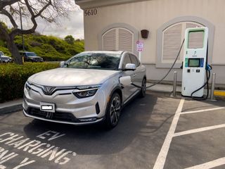  Study shows electric vehicle owners have a larger than average carbon footprint