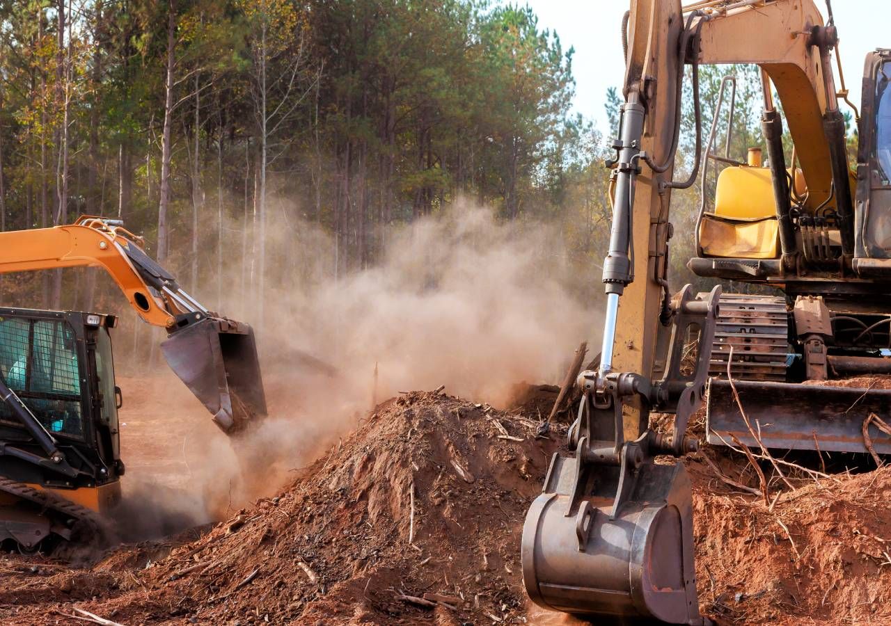 Entre os equipamentos entregues encontram-se 18 bulldozers/máquinas de rastos para as comunidades intermunicipais; 57 tratores para municípios e Organizações de Produtores Florestais.