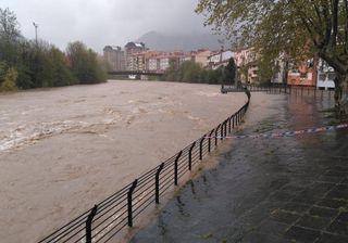 Pueblos aislados por la nieve y ríos desbordados