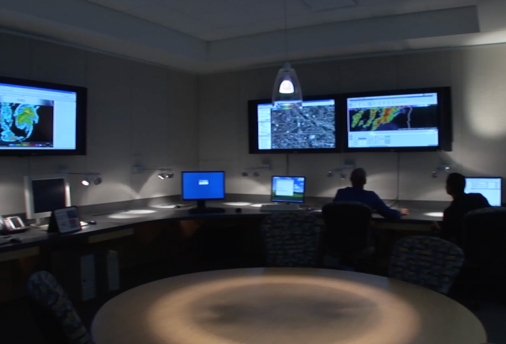 Centro de pronóstico En los centros de pronóstico es común usar distintos modelos globales provenientes de distintos centros internacionales de pronóstico.