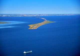 Una obra maestra de ingeniería: el puente sumergible de 7.845 metros que une Suecia con Dinamarca