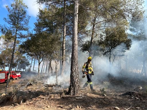 Pulseras de silicona y sensores de hollín para proteger a los bomberos del humo de los incendios forestales