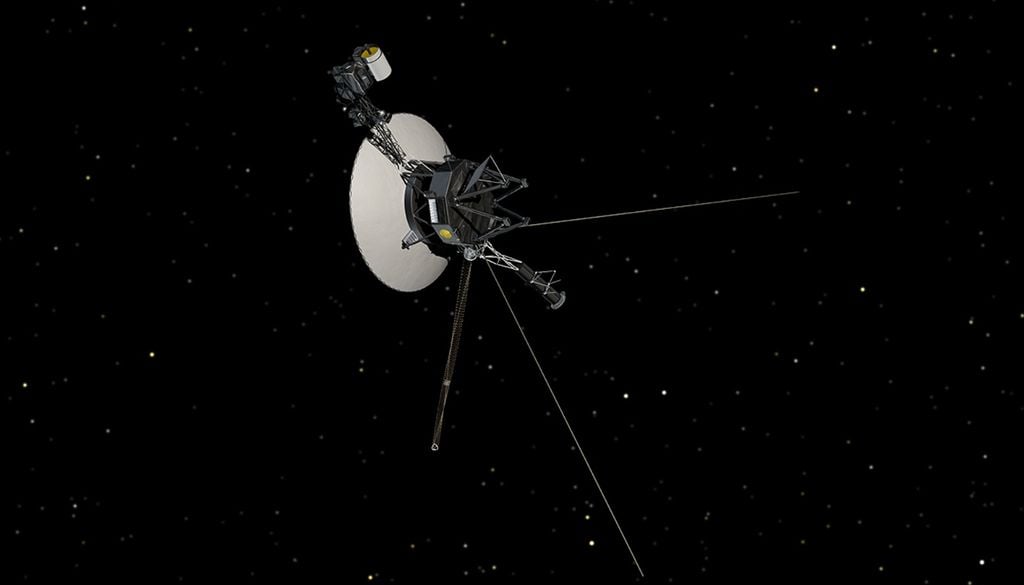 Le Voyager 1 e 2, sonde gemelle dotate di un sofisticato sistema di comunicazione e di strumenti per l'analisi dei campi magnetici, delle particelle e per l'imaging planetario, le due sonde furono inizialmente programmate per esplorare il sistema di Giove e Saturno. Credit NASA