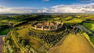 Quali sono i 5 borghi pi&ugrave; belli della Toscana e quando visitarli: tra dolci colline, secoli di storia e patrimoni UNESCO