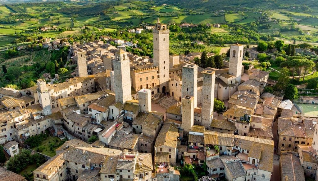 5 borghi Toscana Le torri medievali che svettano sul centro storico di San Gimignano