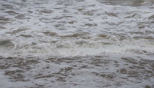 A espuma do mar n&atilde;o &eacute; apenas um fen&oacute;meno natural, mas tamb&eacute;m um alerta ambiental da 'sa&uacute;de' das praias e dos oceanos