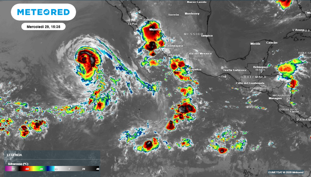 Attività convettiva. L'intensa attività convettiva in azione sull'Oceano Pacifico, dove agisce El Nino.