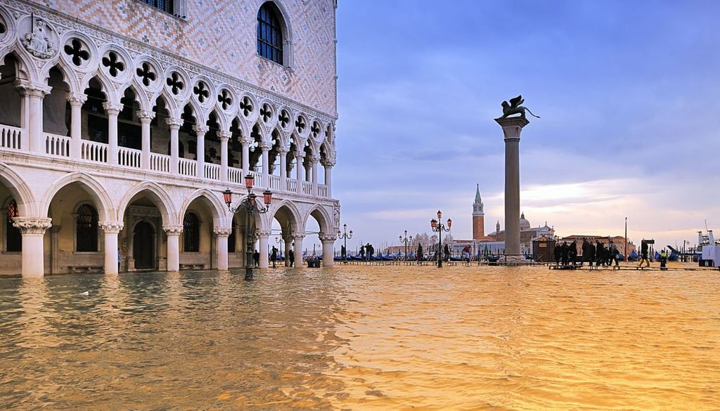L'acqua alta a Venezia, un fenomeno che rischia di diventare quotidiano nei prossimi decenni