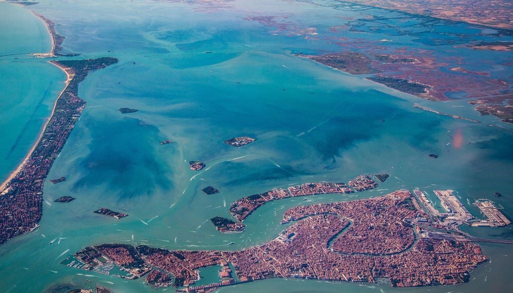Una veduta aerea della laguna di Venezia