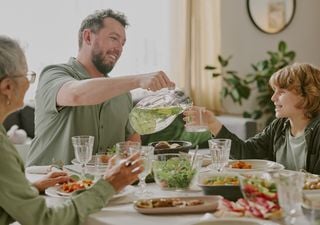 ¿Qué beber durante y después de comer? Esto dice la ciencia 