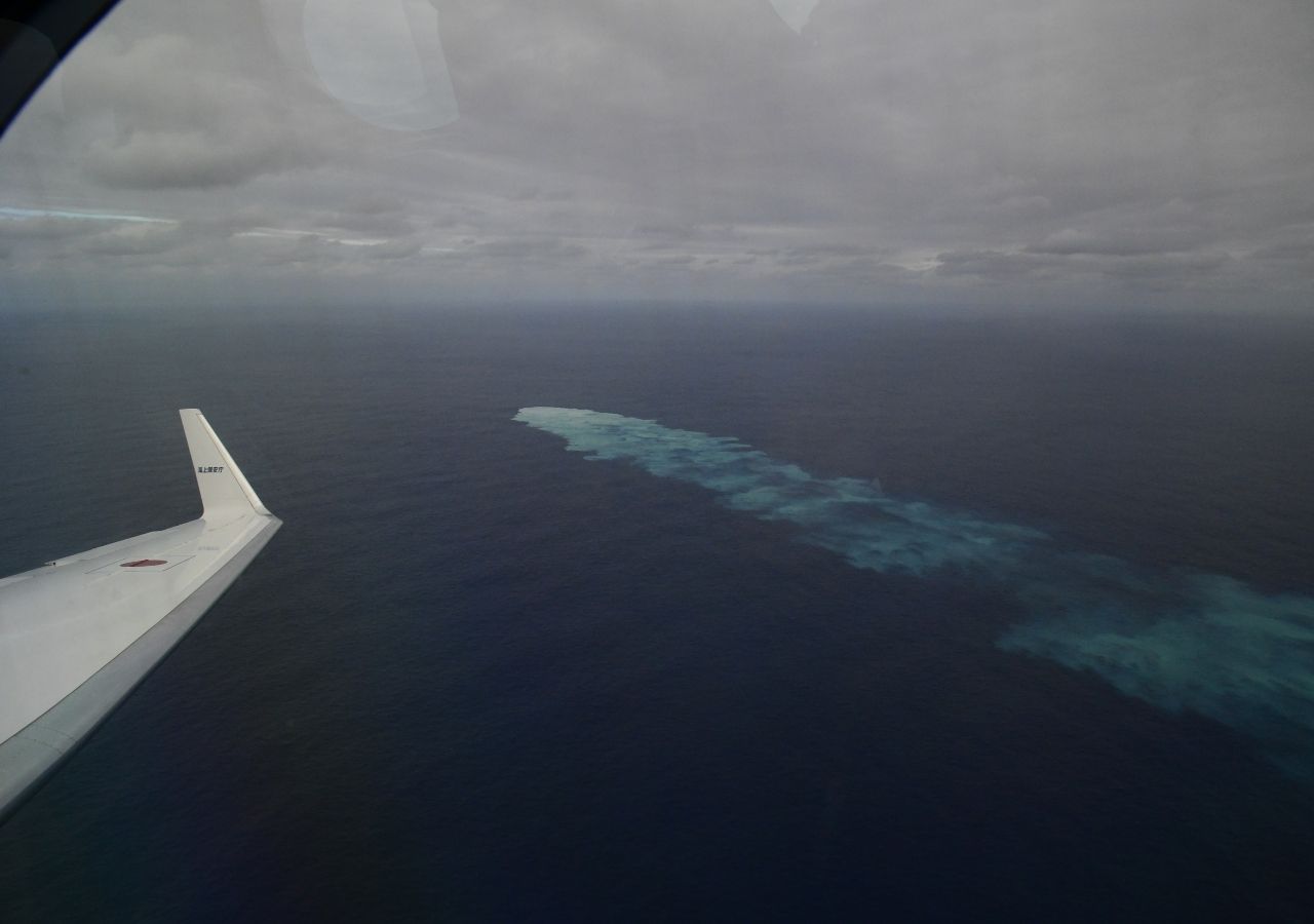 Un volcan sous-marin géant se réveille de son sommeil. Photo prise par le département d'hydrographie et d'océanographie des garde-côtes japonais.