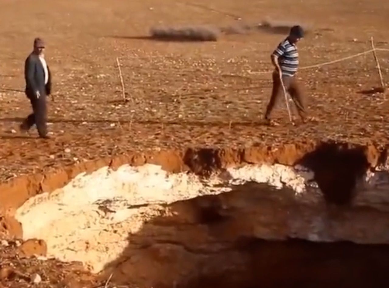 ¿Qué es este enorme agujero que apareció en Marruecos tras el terremoto?