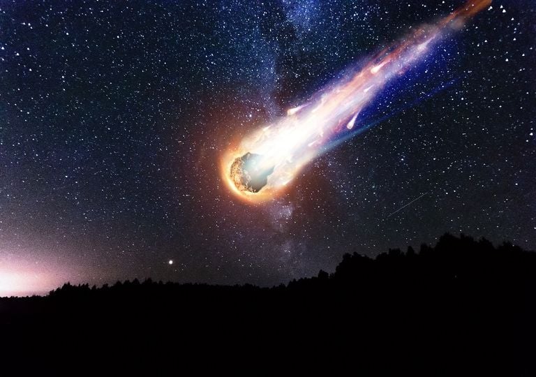 ¿Qué está ocurriendo en el cielo? Caen objetos espaciales ¿Qué está ocurriendo en el cielo? Caen objetos espaciales