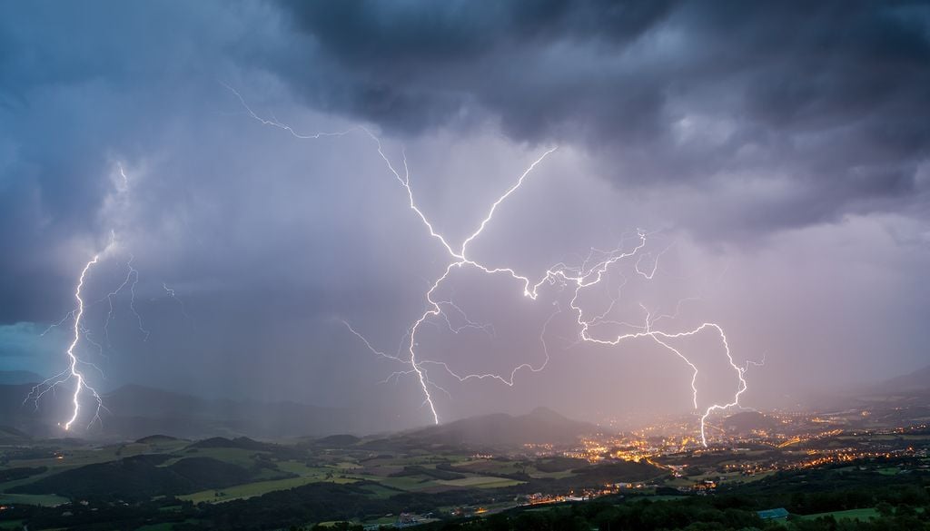 Branches arrachés, fortes rafales de vent et inondations éclair, les orages peuvent être un phénomène très dangereux !
