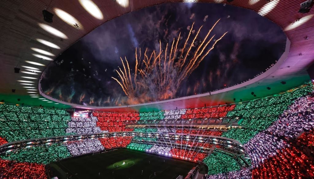 La inauguración oficial de la Copa del Mundo se lleva a cabo el jueves 11 de junio. El evento principal tiene lugar en el Estadio Azteca (conocido oficialmente como Estadio Ciudad de México para el torneo). Imagen de La inauguración oficial de la Copa del Mundo se lleva a cabo el jueves 11 de junio. El evento principal tiene lugar en el Estadio Azteca.