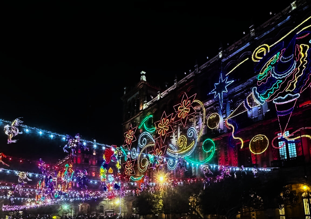 Las luces de la plaza de la Constitución serán encendidas de forma simultea al árbol en punto de las 19:00 horas.