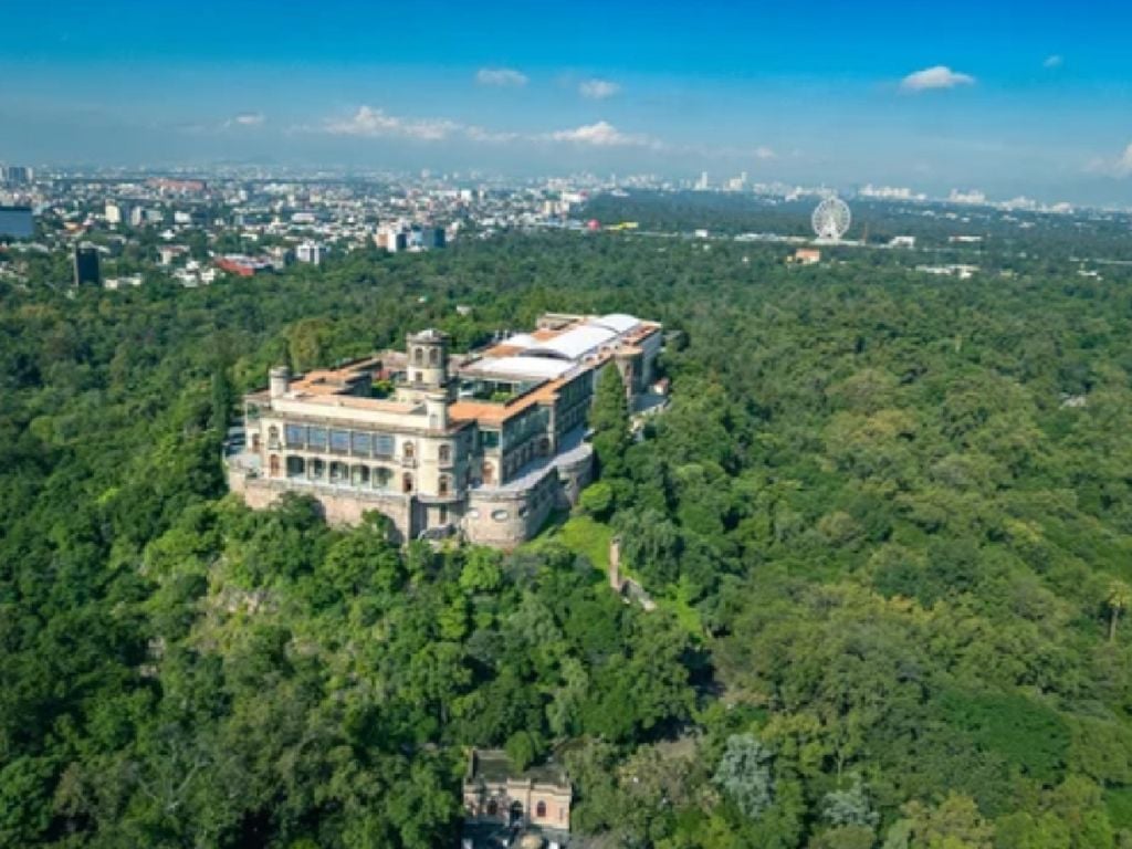 El Bosque de Chapultepec es también una buena alternativa a visitar en familia o con amigos.