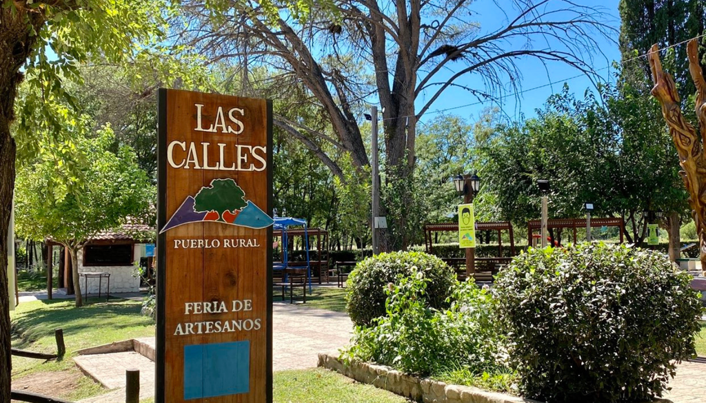 Las Calles, Traslasierra, Córdoba. El pueblo de Las Calles mantiene sus rincones que esconden toda la identidad del lugar. Foto: X @BettBals