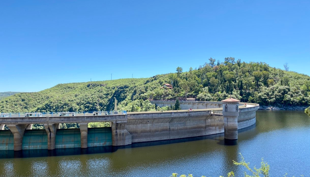Dique La Viña, Traslasierra, Córdoba En los alrededores de Las Calles se encuentra el dique La Viña, con un embalse que ofrece un paisaje paradisíaco. Foto: X @BettBals