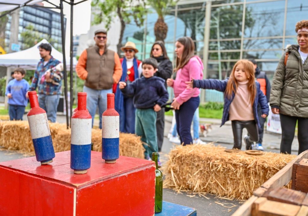 Actividades en las calles de Santiago durante septiembre.