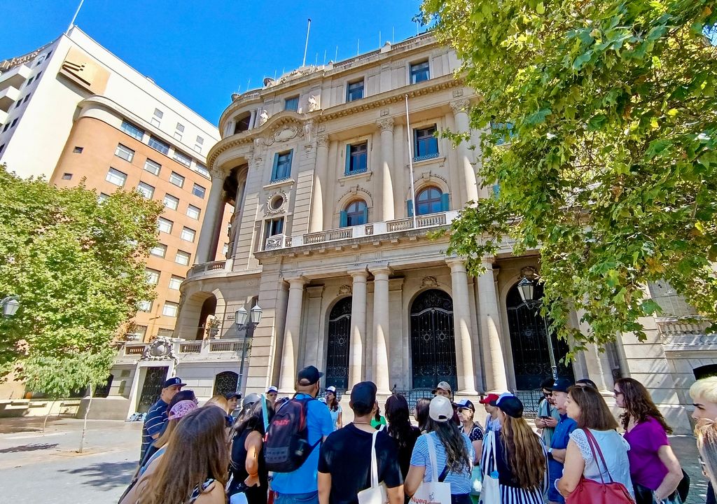 Tours patrimoniales gratuitos por el centro de Santiago. Tours patrimoniales gratuitos por el centro de Santiago.