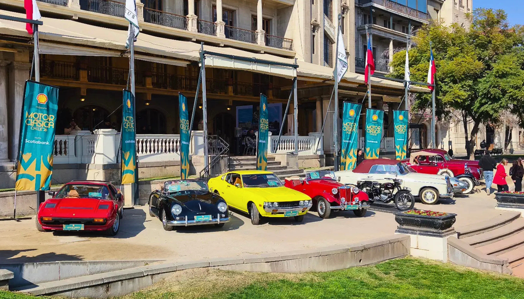 Exposición de autos clásicos en Santiago. El Club Hípico será el epicentro de la cultura automotriz este fin de semana. Crédito: @caach_oficial.