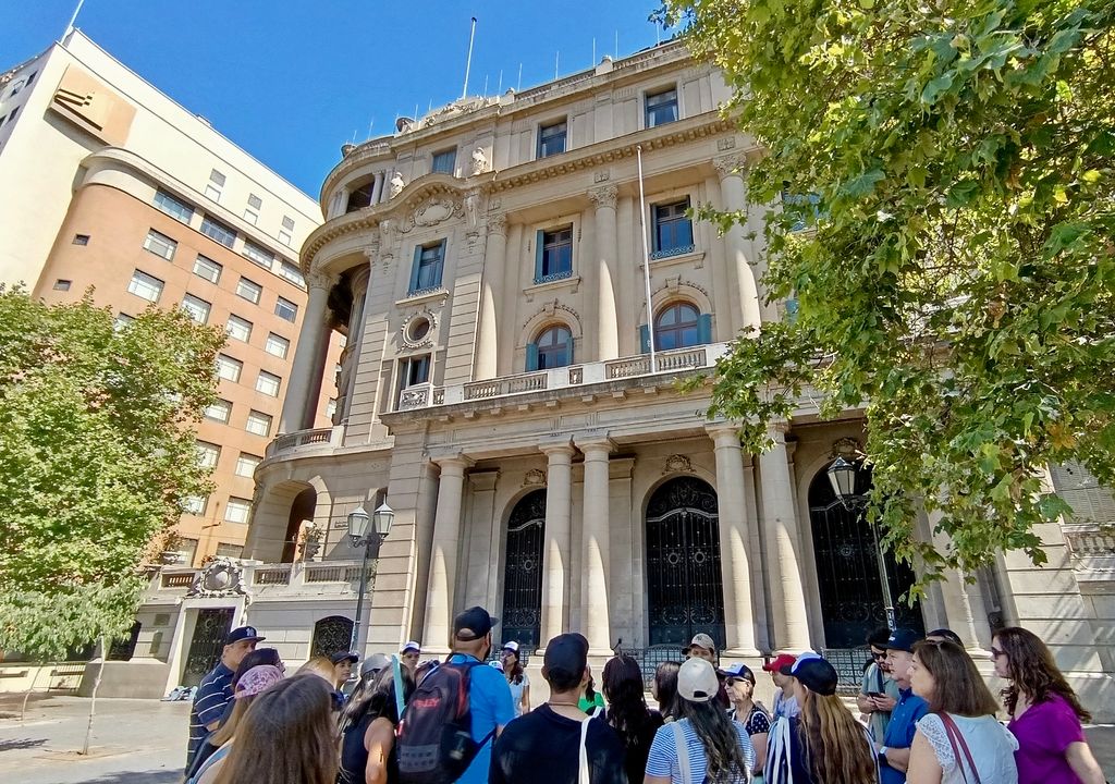 Tours gratuitos por las calles de Santiago, verano 2025.