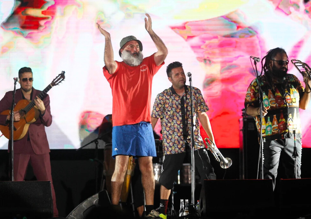 Show musical por los 25 años de Chico Trujillo.