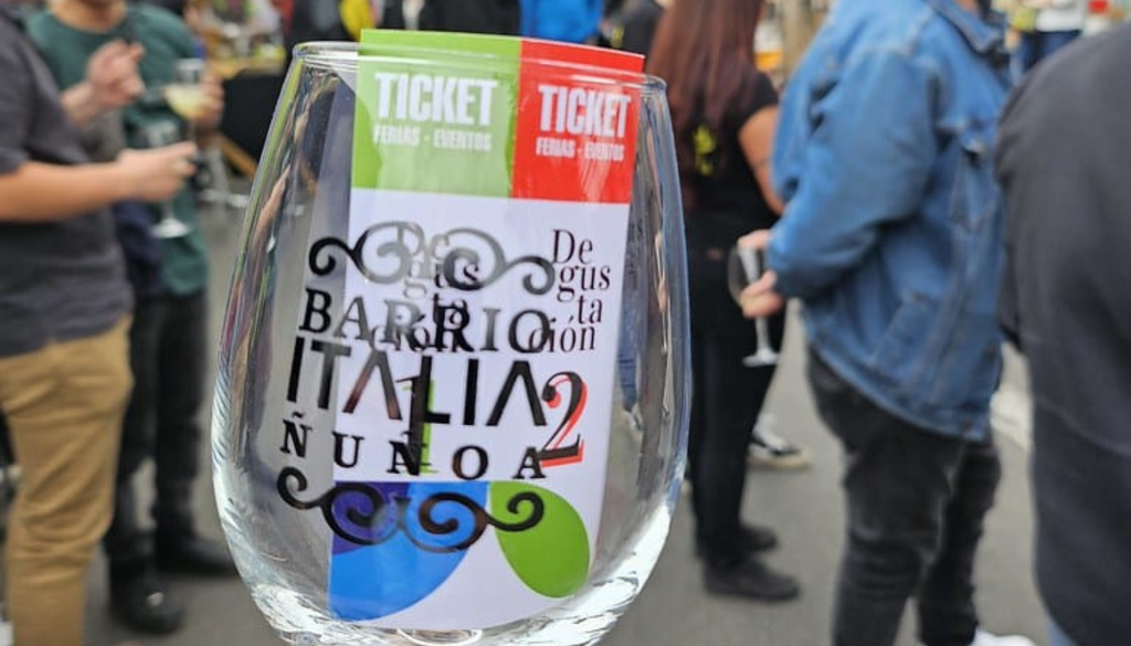 Los amantes del vino tienen un panorama imperdible este fin de semana en el Barrio Italia. Crédito: Prensa Eventos.