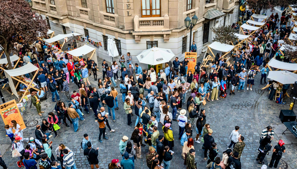 El Mercado París- Londres se tomará las calles de este tradicional barrio de Santiago este fin de semana. Crédito: corporacionrm.cl