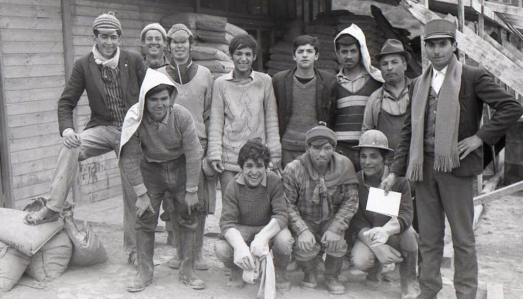 Exposición fotográfica “El Pueblo del Agua: Rescate Patrimonial de Armerillo”, que revive la historia del ex Campamento Fiscal Armerillo y la construcción del Canal Maule. La muestra estará disponible en el Museo O’Higginiano y de Bellas Artes de Talca. Crédito: Agrupación Cultural Armerillo.