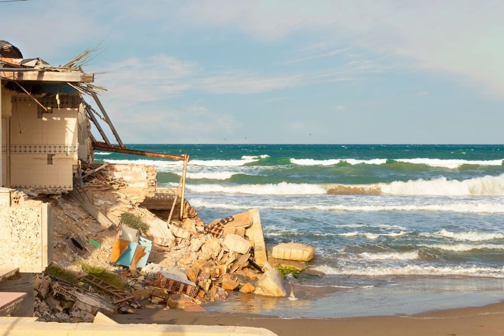El peligro de los ciclones tropicales no se limita sólo a la fuerza de sus vientos, sino también a los efectos destructivos asociados al agua.