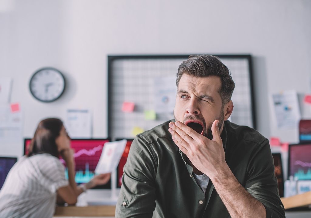Personas trabajando; sueño; cansancio