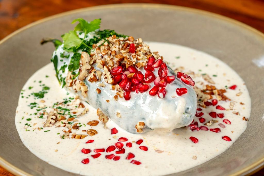 El Chile en Nogada es un platillo tradicional mexicano, originario de Puebla.