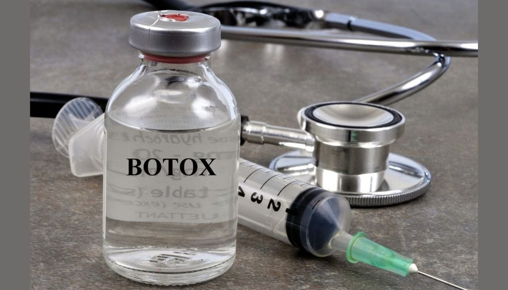 La toxina botulínica tipo A, conocida popularmente por la marca comercial Botox, se utiliza tanto en medicina como en estética.