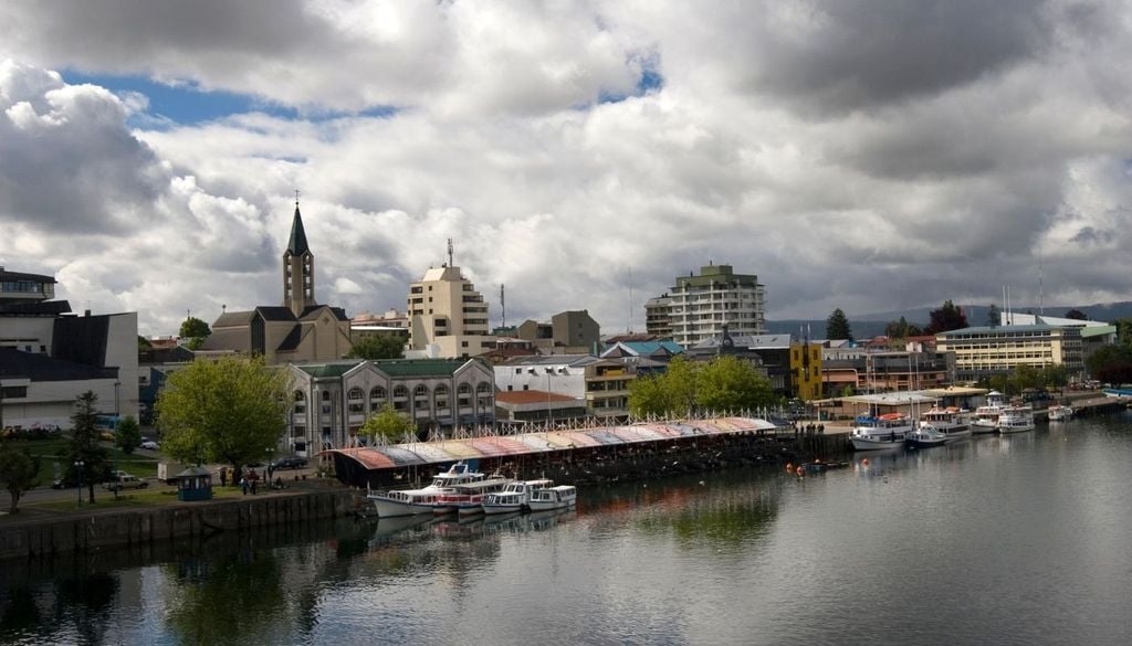 Valdivia El 16% de la superficie de Valdivia está compuesta por humedales urbanos. Durante la última emergencia, estas áreas funcionaron como amortiguadores capaces de absorber millones de litros de agua en tiempo récord.