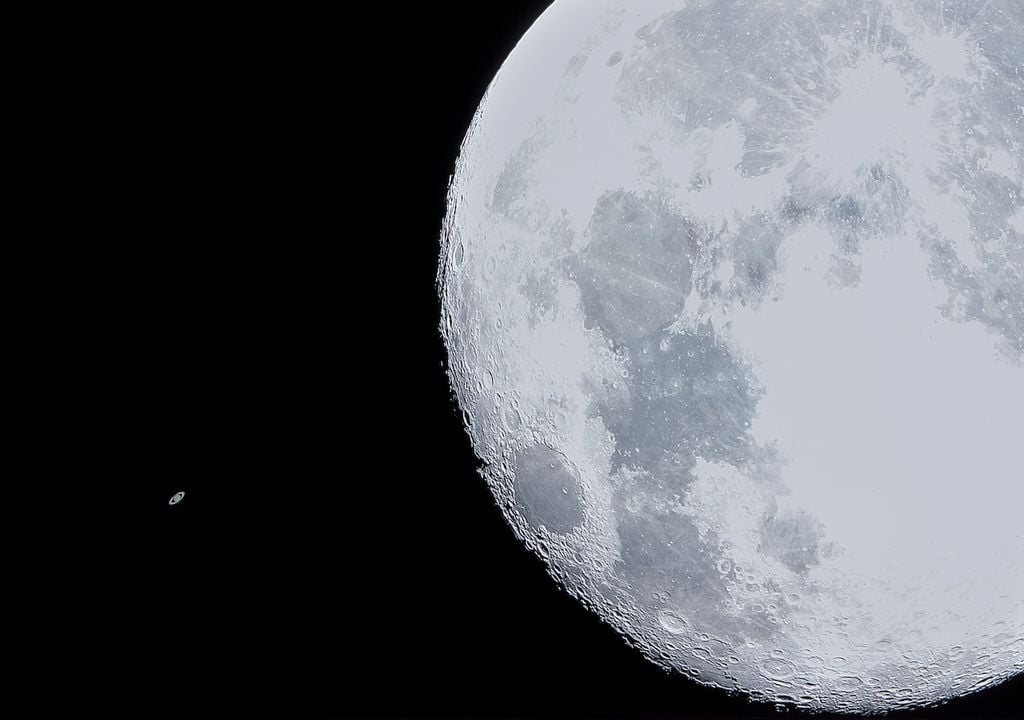 La Luna y Saturno