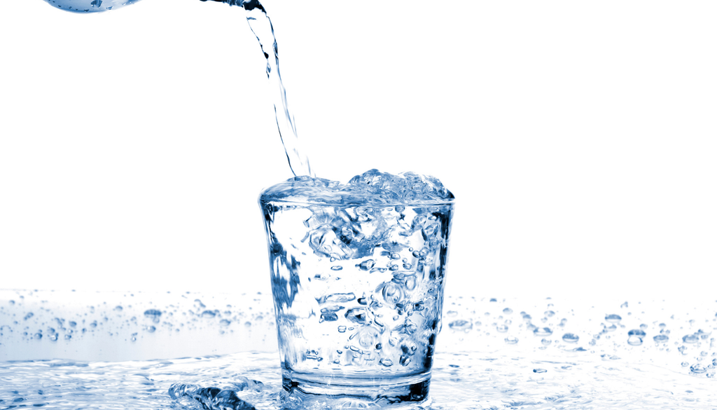 Vaso de agua Una forma sencilla de imaginarlo es pensar en un vaso que recibe agua de manera constante. Aunque el aporte diario parezca pequeño, con el tiempo el nivel sigue subiendo.