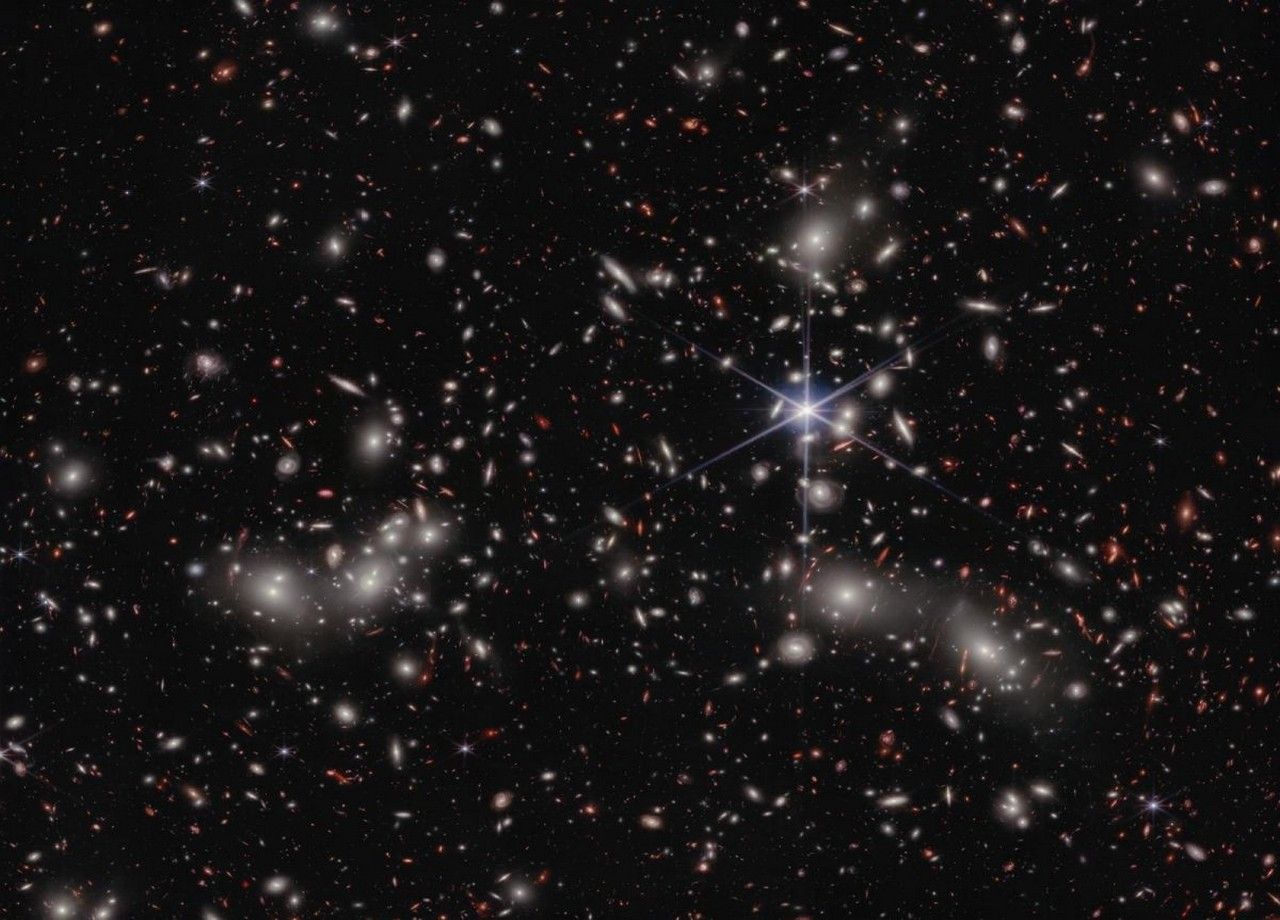 Que sont donc ces mystérieux petits points rouges aux confins de l'Univers ?