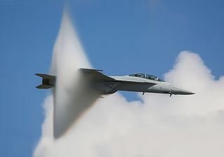 Boom sónico: ¿qué sucede cuando un avión supera la velocidad del sonido?
