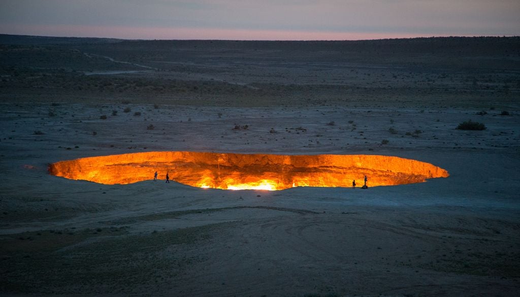Le cratère de Darvaza est l'un des lieux les plus étranges du pays. Le cratère de Darvaza est l'un des lieux les plus étranges du pays.