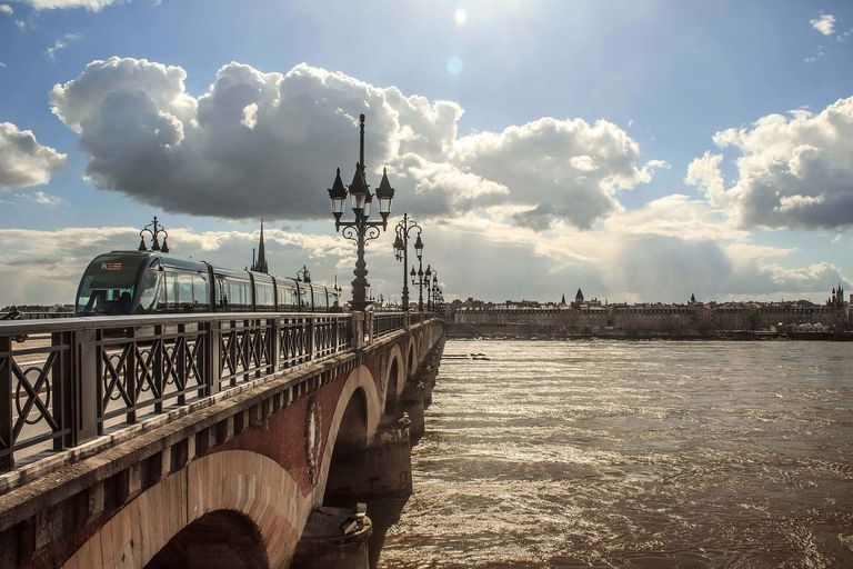 Il va faire jusqu'à 33°C à Bordeaux ce samedi. Il va faire jusqu'à 33°C à Bordeaux ce samedi.
