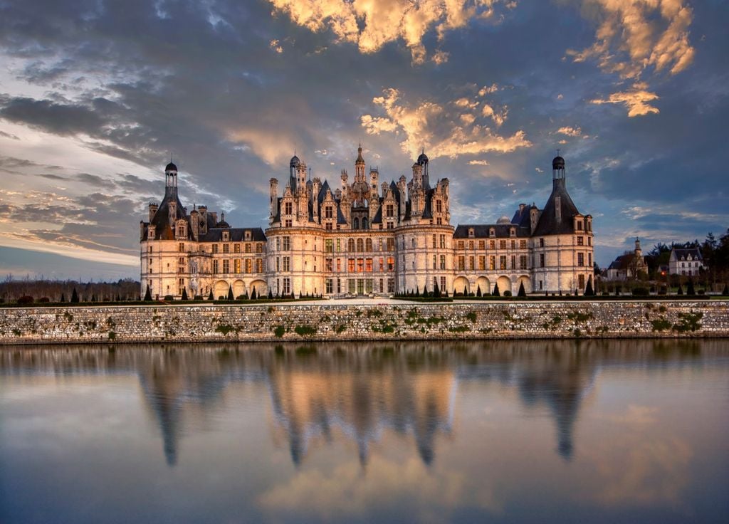 Le château d'Amboise au coucher du soleil. Le château d'Amboise au coucher du soleil.