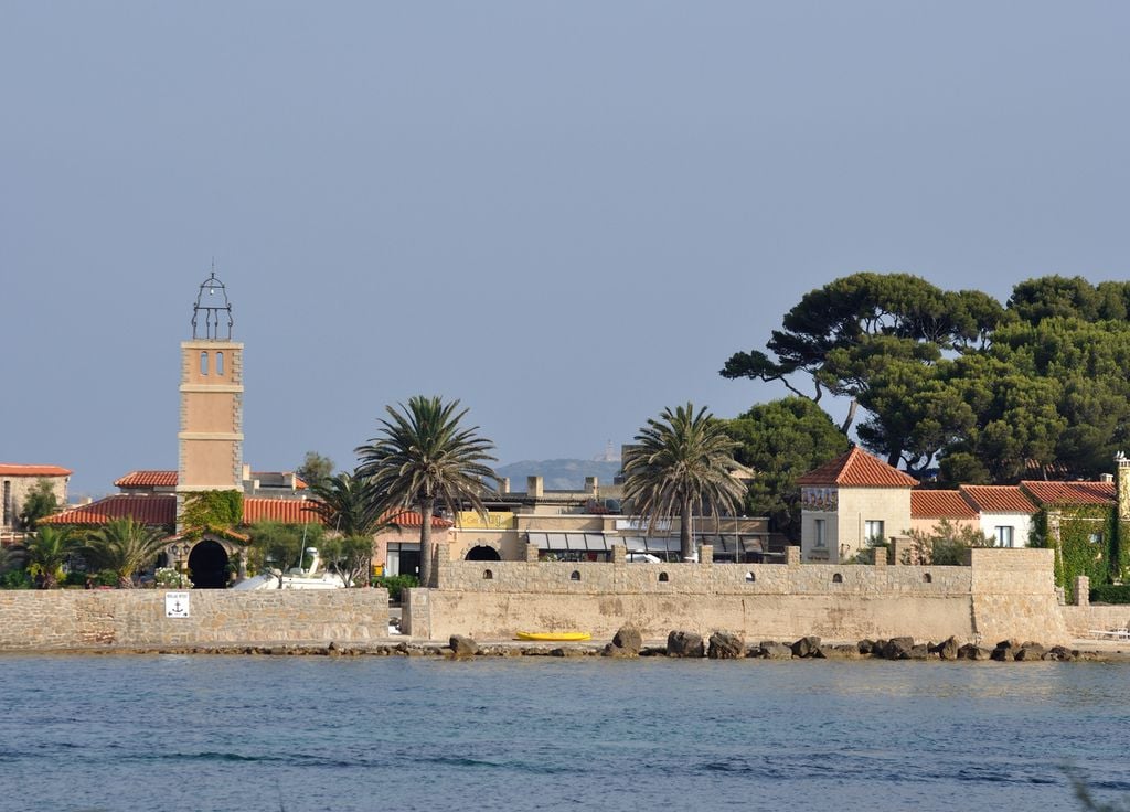 Aperçu du village de Bendor.