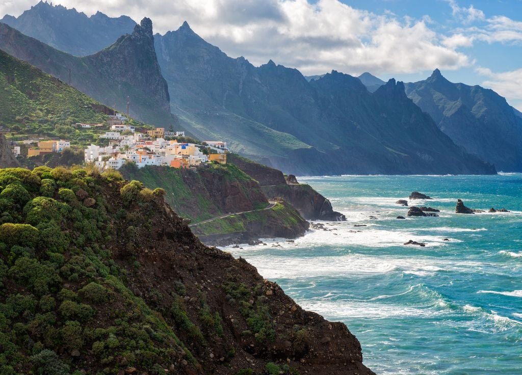 Un village sur la côte de Tenerife. Un village sur la côte de Tenerife.