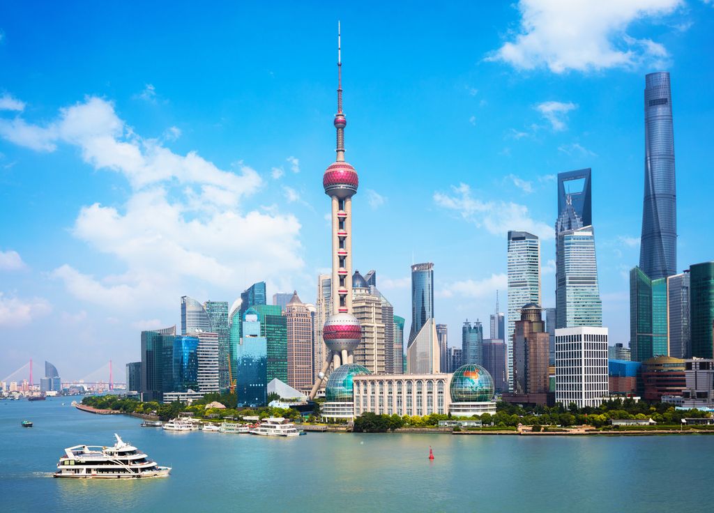 Shanghai, la plus grande ville de Chine, est un exemple éblouissant de modernité. Shanghai, la plus grande ville de Chine, est un exemple éblouissant de modernité.