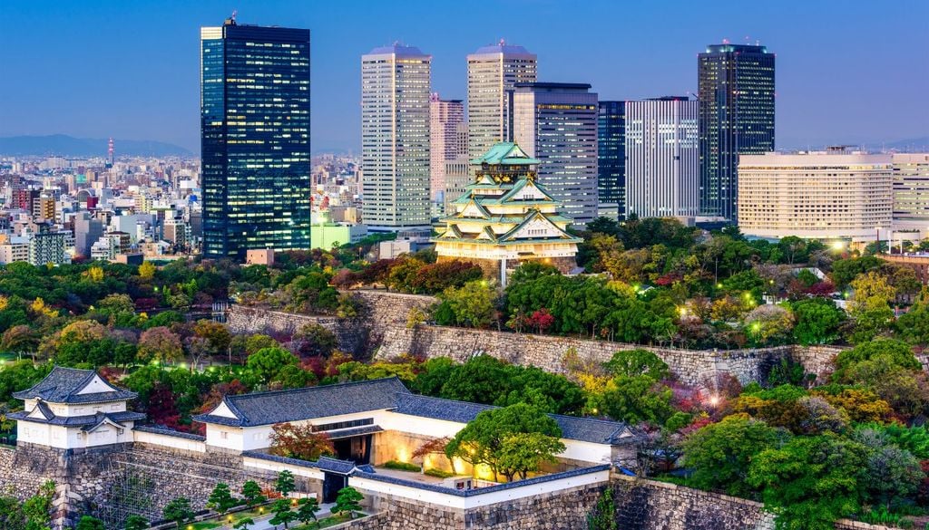 Osaka Osaka, in Giappone, è un sorprendente mix di modernità e cultura antica