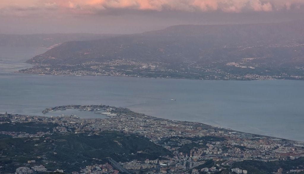 Montagna dei due mari. Questo è un piccolo scorcio di panorama visibile dalla vetta della "montagna dei due mari"