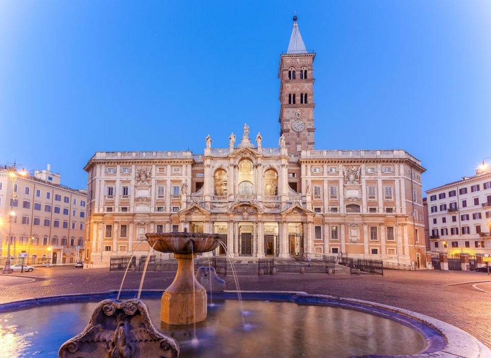 Santa Maria la Mayor, la iglesia de Roma donde fue enterrado el Papa Francisco y que nació de un milagro meteorológico. Noticias en tiempo real