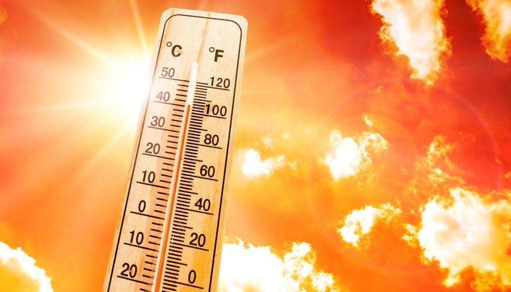 Caldo. La vera ragione per cui queste ondate diventano estreme e durature è dovuta a un circolo vizioso positivo. L’alta pressione in quota provoca subsidenza (discesa di aria dall’alto verso il basso), scaldando ulteriormente l'aria.